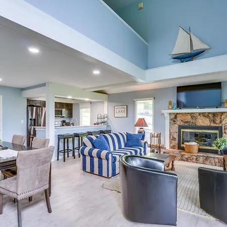 Updated Margaritaville Retreat With Lake Views!